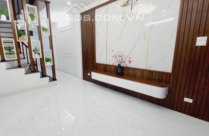 Bán nhà 35m x 5T, 5 ngủ ô tô đỗ cửa tại Tây Sơn, Đống Đa, nhà mới, đẹp.